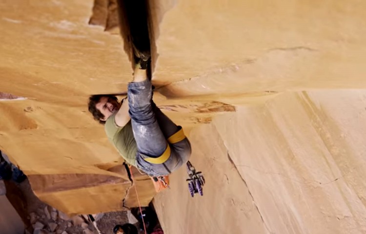 Adam Ondra, lucha épica con los offwidths de Indian Crreek. Foto: Bernardo Giménez