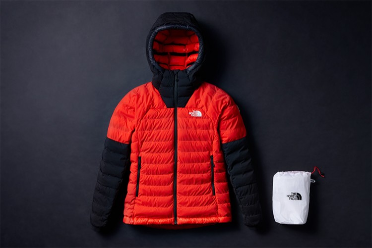 La chaqueta The North Face 50/50 comprimida: apenas pesa, y no ocupa nada en nuestra mochila