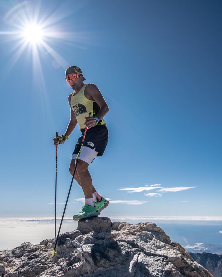 Pau Capell, en la cima del Teide durante su récord 040. Foto: @rsalanova, FB Pau Capell