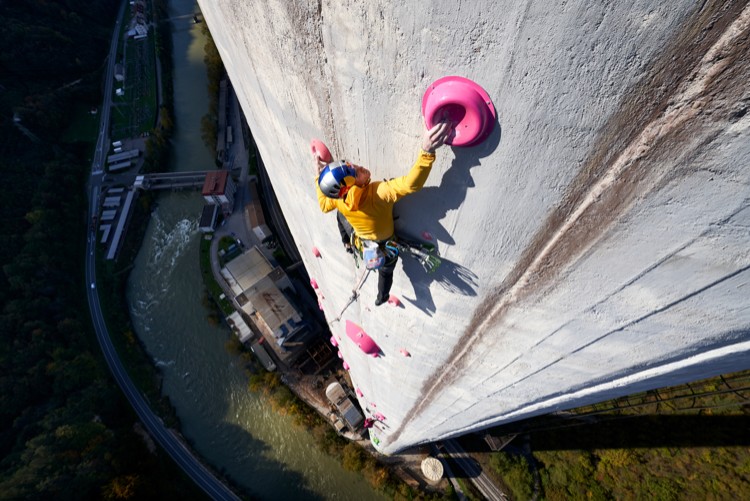 Janja Garnbret y Domen Skofic, durante la escalada. Foto: Red Bull Content Pool