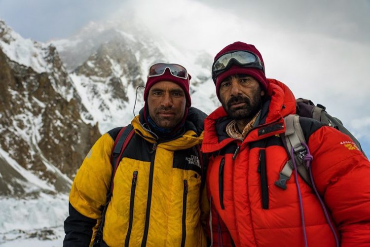 Imtiaz y Akbar, en el cmapo base del K2. Foto: Elia Saikaly