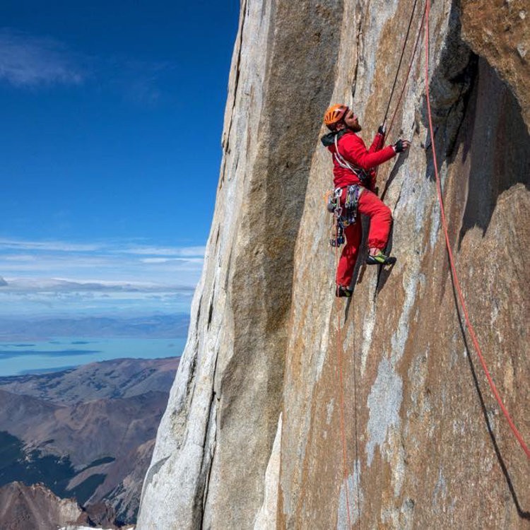 Sean Villanueva, escalando en Patagonia el pasado mes de marzo. Foto: Nico Favresse