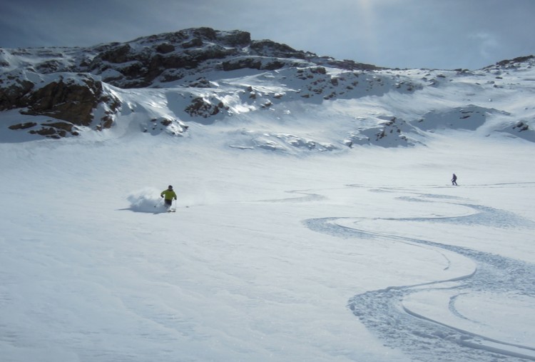 El esquí de travesía es ascenso...y descenso. Foto: Daniel Vega