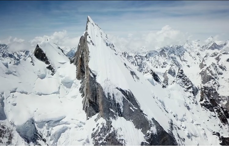 El Laila Peak, Karakorum. Cima y descenso con esquís para Andrzej Bargiel. Foto: Andrzej Bargiel