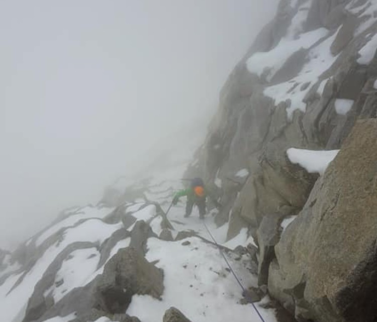 El mal tiempo reduce mucho la visibilidad en montaña. Foto: Maspirineo