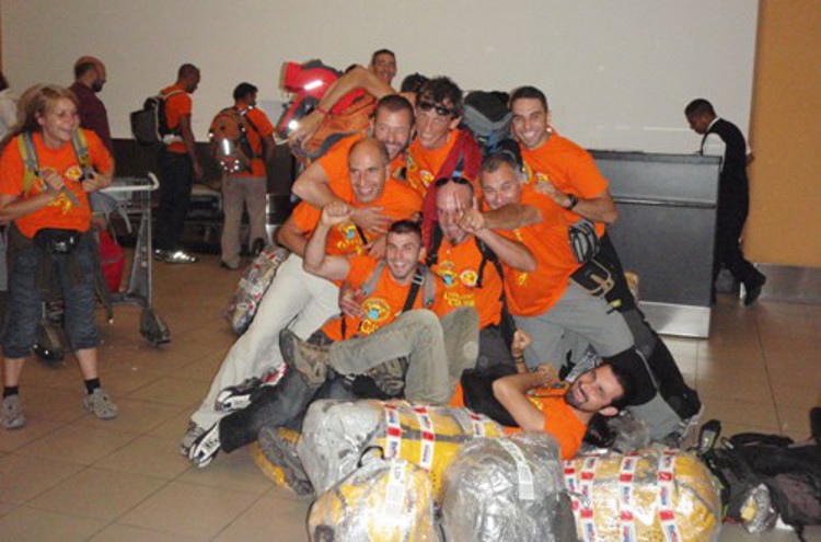Grupo Gocta en el aeropuerto de Lima, en su primera expedición en 2010