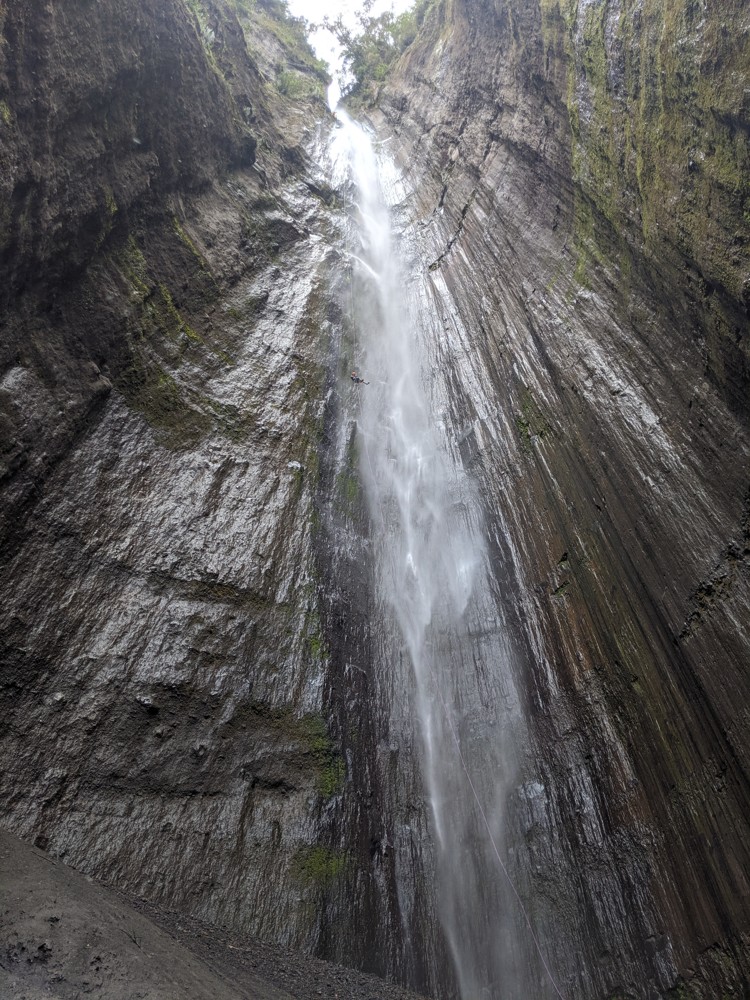 Bajando la Gran cascada de Mayorazgo, de 160 metros de Altura.