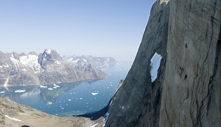 Escalando en Groenlandia. Foto: Favresse, Villanueva, Wertz y Jaruta