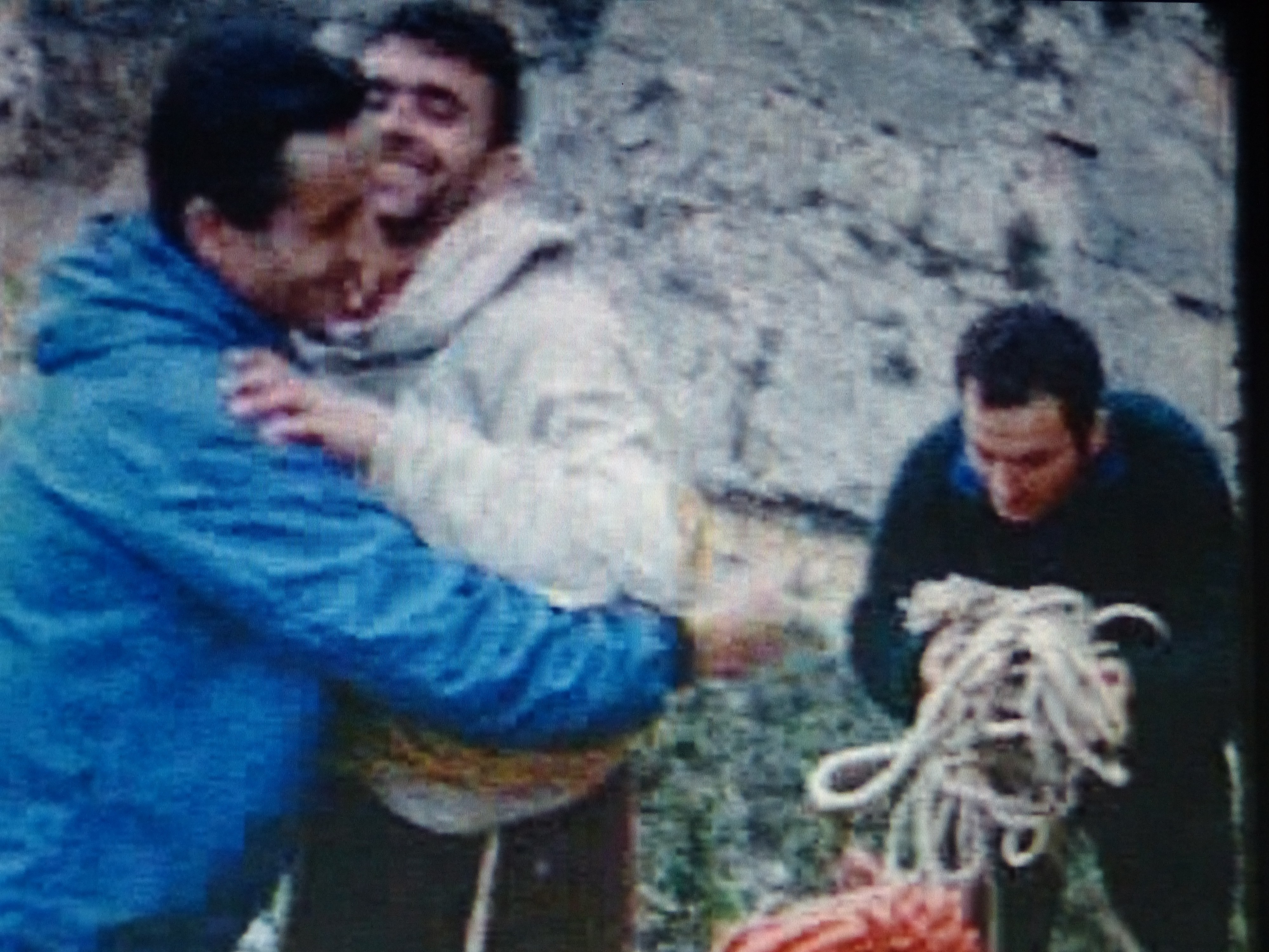 Navarro en la cima del Firé tras la escalada, con Miguel Vidal y Cintero