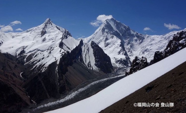El Karun Koh, a la derecha. A su izquierda, el pico sin nombre de 6.020m Foto: Kazuya Hiraide
