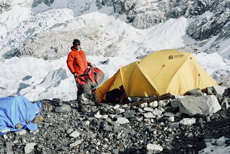 Jost Kobusch y su minimalista campo base invernal en Everest. Foto: Jost Kobusch