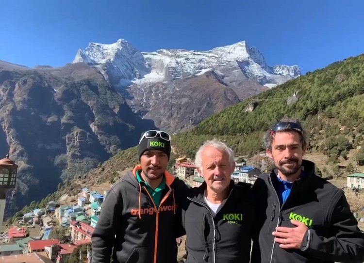 Marc Batard con Sajid Sadpara y Alan Batard, en la aproximación a Everest. Foto: Alan Batard