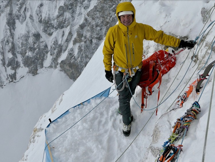 Creando una plataforma para el vivac en Jugal Spire, Paul Ramsden, Tim Miller