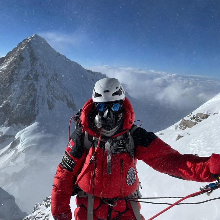 Kristin Harila, en la cima del Lhotse. Foto: IG Kristin Harila