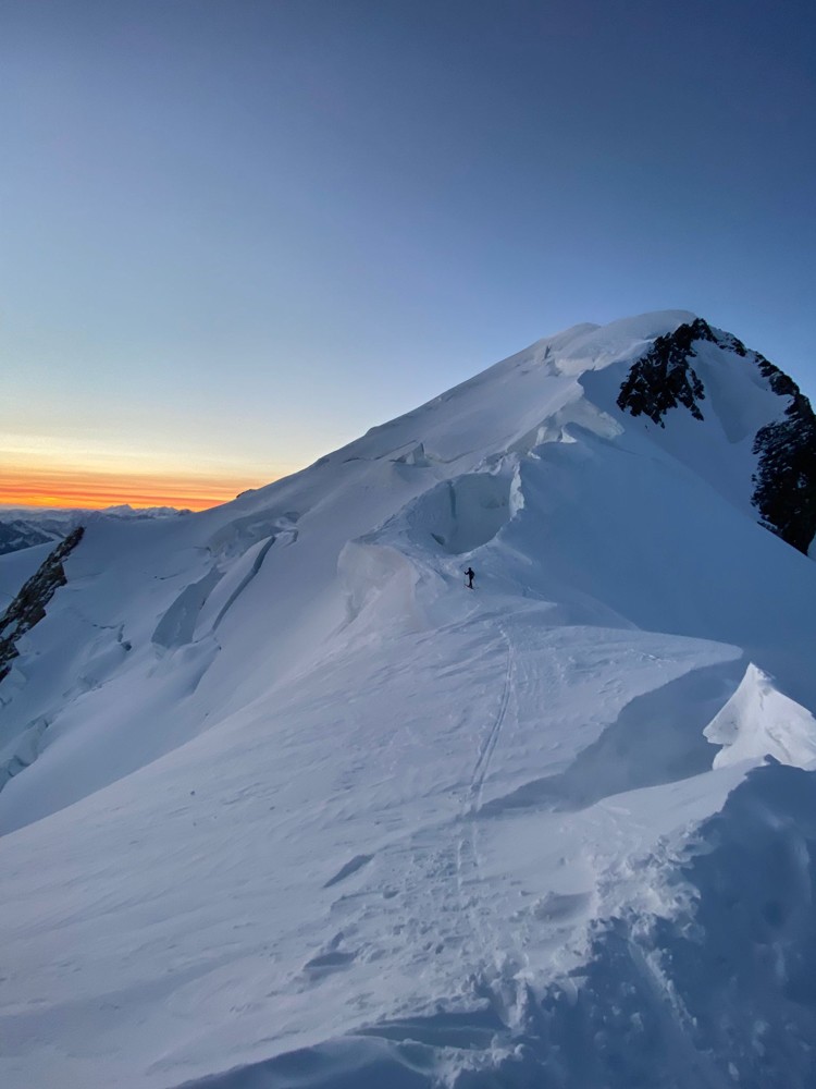 Llegando a las 6 de la mañana a la cumbre del Mont Blanc. Foto: Matheo Jacqemoud