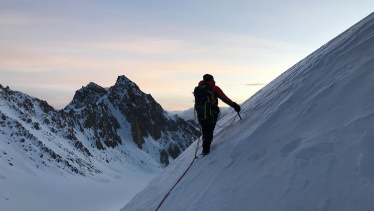 Denis Urubko y Pipi Cardell, en la montaña de 5.975m en el Karakorum: Foto: Urubko-Cardell