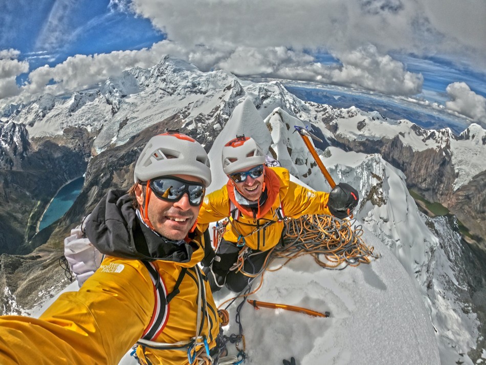 Eneko e Iker Pou, en la cima del Cashan. Foto: Hermanos Pou