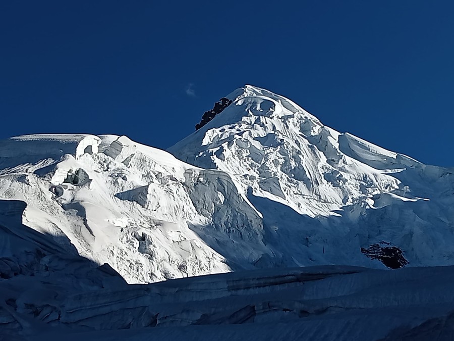 Bondit Peak. Cima virgen de 5.980m en Karakorum para equipo húngaro. Foto: Equipo Nacional Húngaro