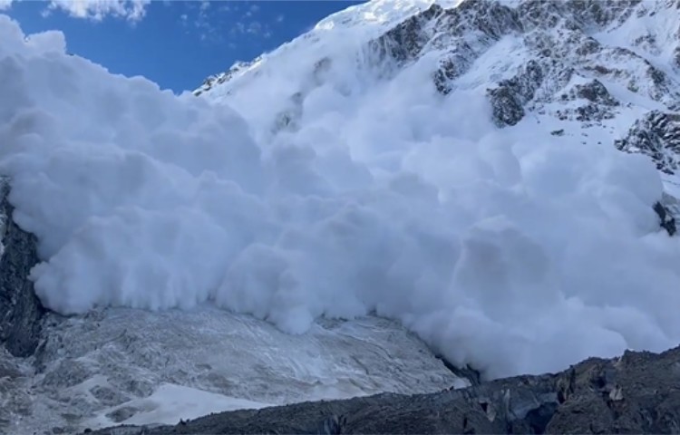 Gran avalancha en el Nanga Parbat. Foto: Tsering Sherpa