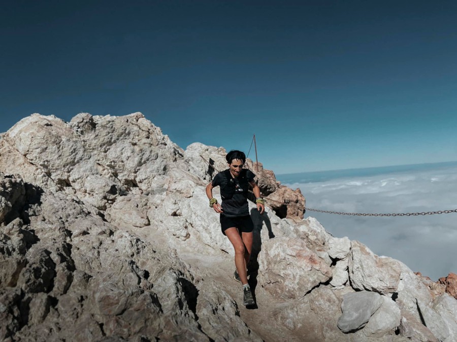 Oihana Kortazar finalizar su récord al Teide: Foto. Salomon
