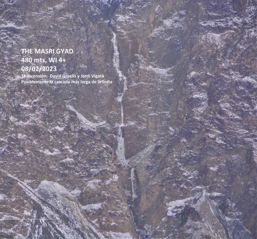Nuevas cascadas de hielo en Nubra, Ladakh, Karakorum hindu. Foto: Rafa Vadillo y equipo