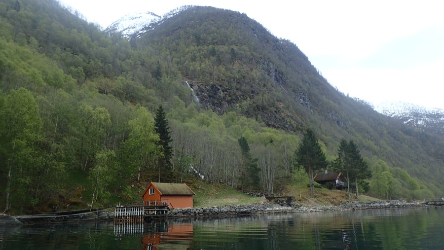 En el fjord de fjaerland. Foto: Col. José Mijares
