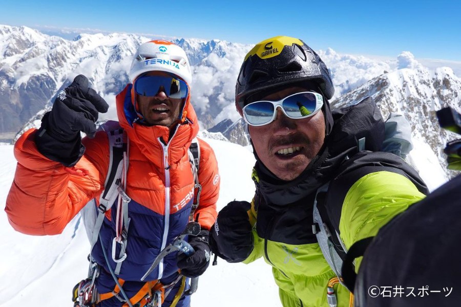 Kazuya Hiraide y Kenro Nakajima, en la cima del Tirich Mir. Foto: Kazuya Hiraide