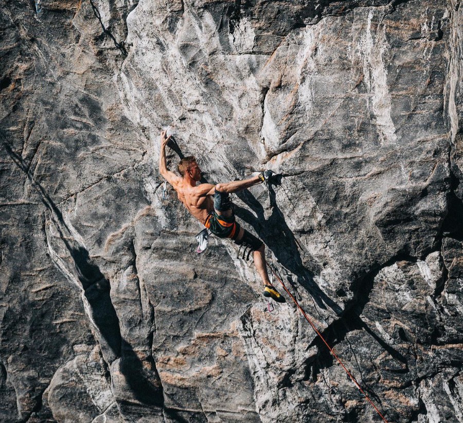 Jakob Schubert, 1ª escalada de Project Big. Foto: Nodum Sports / @moritz.klee 