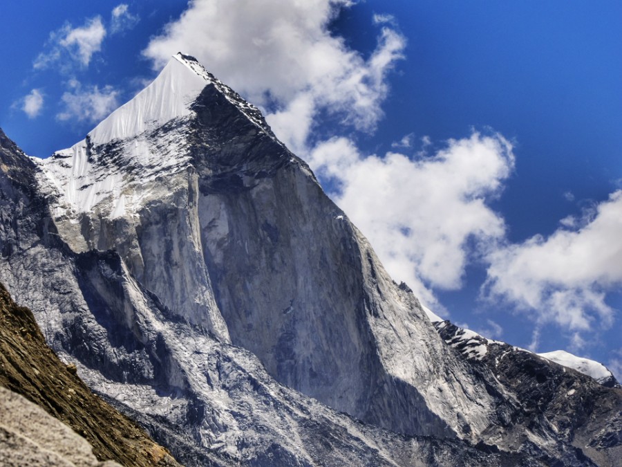 En el Bhagirathi II. Foto: Urabain, de La Torre, Rubén Pérez y Kammerlander