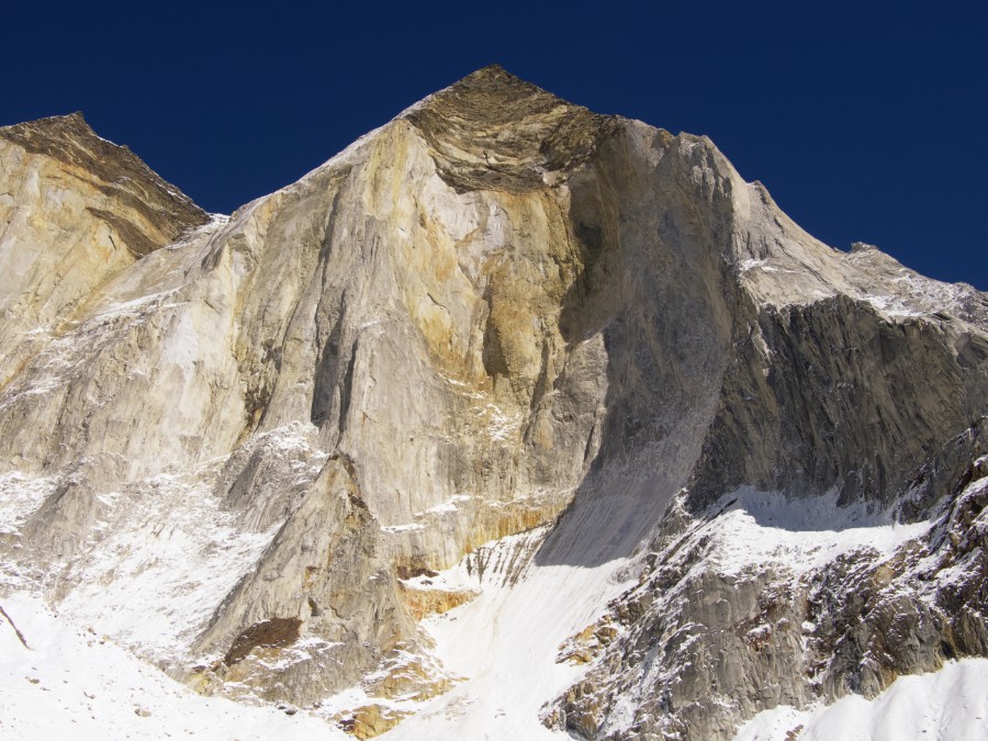 A los pies del Bhagirathi III. Foto: Expedición Bhagirathi III