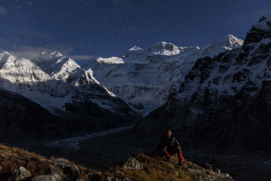 Fotografía nocturna de la norte del Khanchenjunga. Foto: Javier Camacho