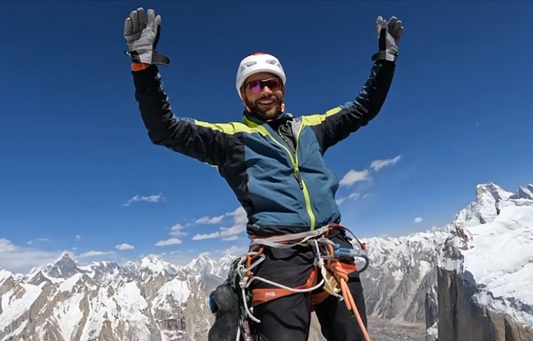 Edu Marin, escalada en libre de Eternal Flame, Karakorum. Foto: Edu Marin