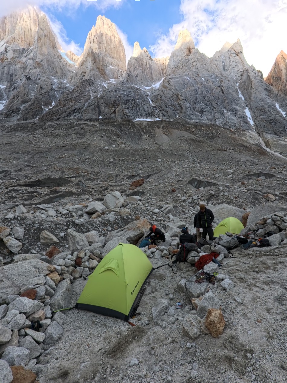 Campamento. Foto: Col. Marc Toralles