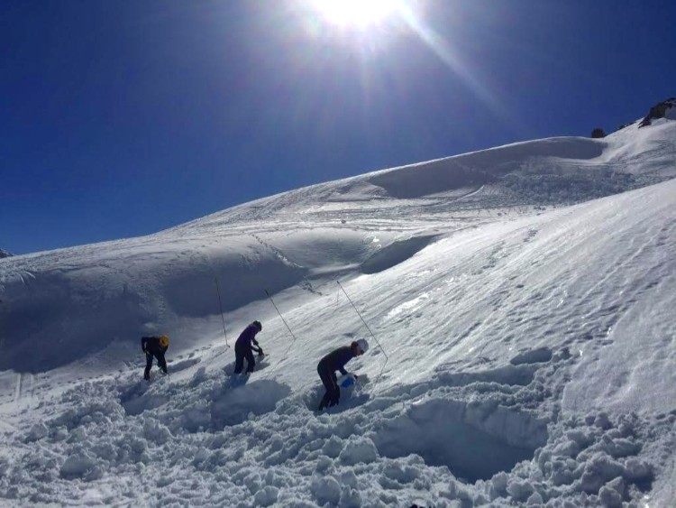El paleo, fundamental para la rapidez en la búsqueda de víctimas de avalanchas. Foto: Barrabes