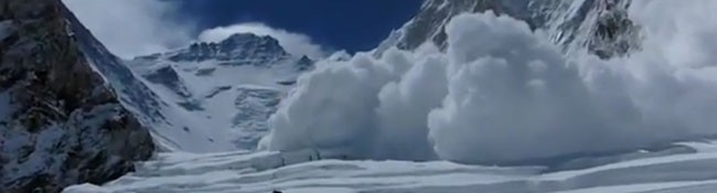 Los sherpas deciden tras asamblea en el campo base dar por terminada la temporada de Everest; reunión para salvar la situación