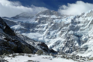 El gobierno nepalés anuncia oficialmente la apertura para alpinistas de 104 nuevos picos, incluyendo un ochomil, el Yalung Khang oeste