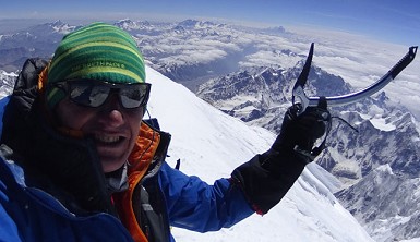 Crónica y fotos de la cima de Denis Urubko y el ataque de Alex Txikon en la norte del Kanchenjunga