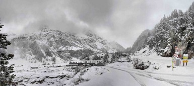 Ski et Snowboard de pente raide dans le massif du Mont Blanc (épisode 2), pointe inferieure de tricot, couloir nord-est 550 m. 45° D+ 1350  D- 2150