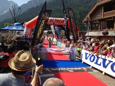 Kilian Jornet y Laura Orgué vencen en la Dolomites Skyrace, Copa del Mundo; doble victoria para Laura