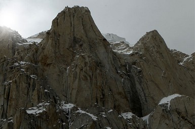 Iñurrategi, Vallejo y Zabalza consiguen finalizar su vía en el Pilar sur del Paiju Peak: