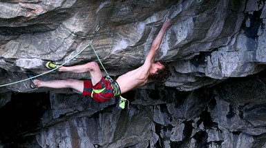 Video: Adam Ondra, primera escalada de Illusionist, 9a, cueva de Flatanger, Noruega