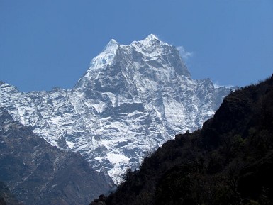 El Equipo Español de Alpinismo, hacia el Kusum Kanguru, 6.367m, Nepal; proyecto fin de ciclo