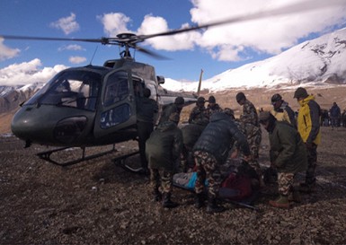 Al menos 17 trekkers y montañeros fallecidos por las grandes nevadas y lluvias que azotan Nepal. Numerosos rescatados
