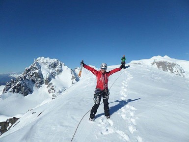 El Equipo Femenino de Alpinismo de la FEDME abre Jaque Mate, 650m, 80º, M6, en Chile