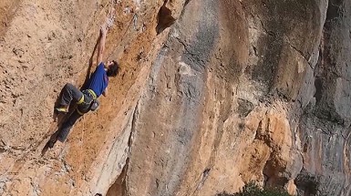 Video: Adam Ondra, de vuelta a Siurana; escala a vista El Turrón, 8C Old School; Dani Andrada asegurando