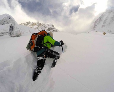 El exceso de nieve y las avalanchas obligan a descender al campo base a Alex Txikon y sus compañeros en el Nanga Parbat