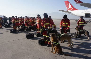 Los equipos de rescate de la Guardia Civil de Montaña de Jaca y la UME ya se encuentran en Nepal; comienza su trabajo en Langtang