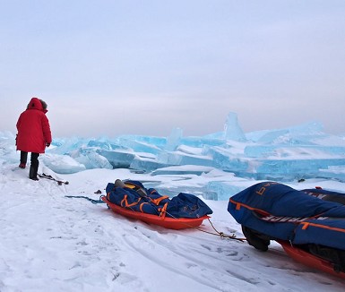 Paco Acedo: a través del Lago Baikal congelado en solitario, con la pulka; buceando bajo el hielo