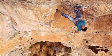 Video: Entrenando y escalando con Patxi Usobiaga, Dani Andrada y Edu Marín