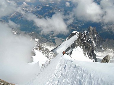 Grandes escaladas en Alpes para el Equipo Español de Alpinismo, incluyendo la Integral de Peuterey
